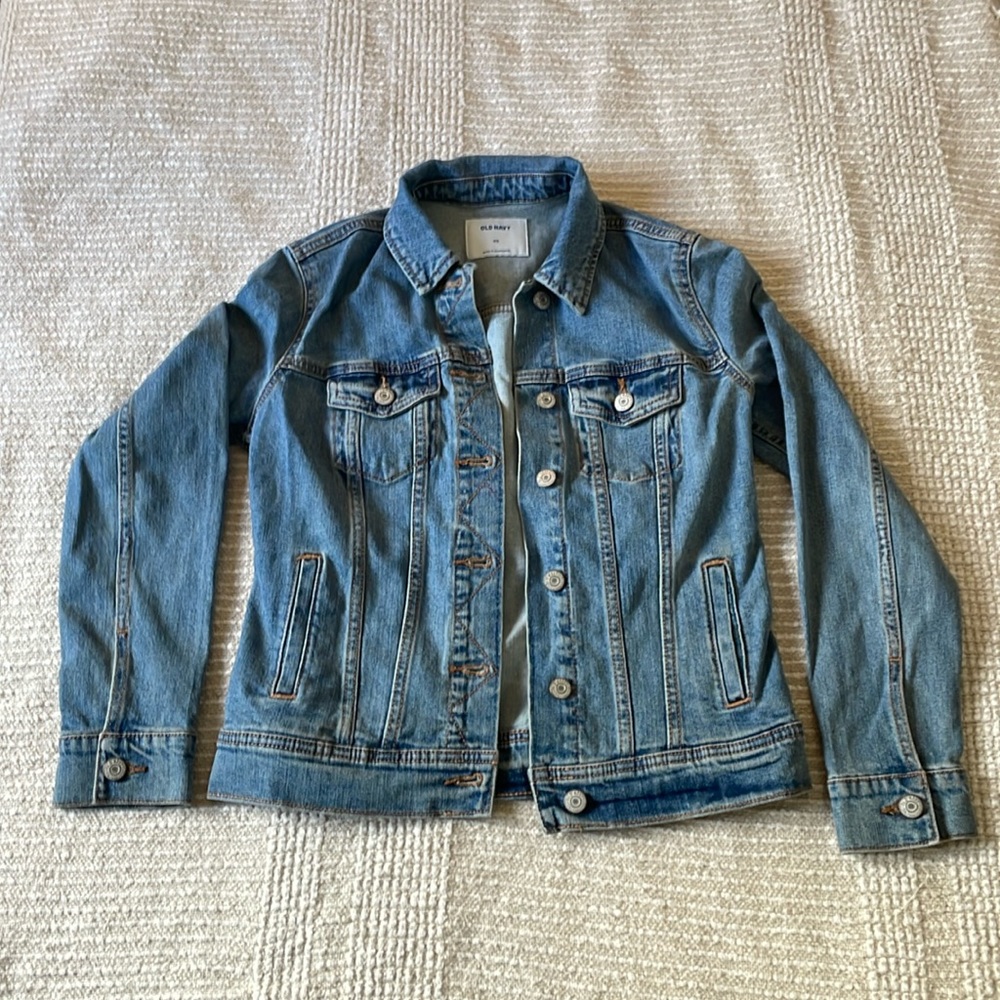 NWOT fitted women’s denim jean jacket size XS